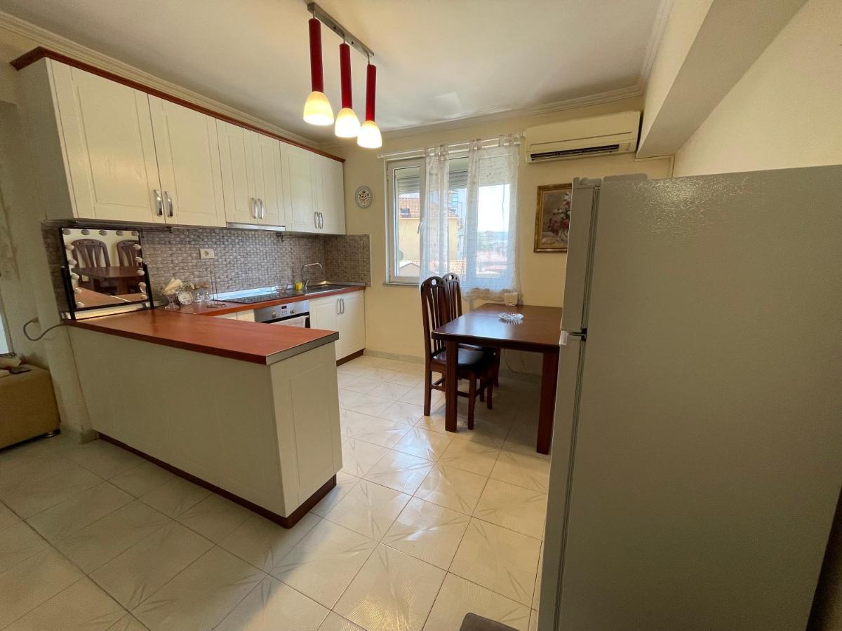 Tirana Flora Center Apartment ภายนอก รูปภาพ