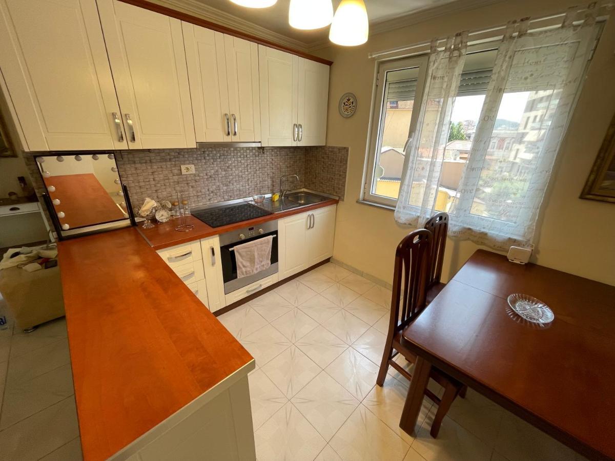 Tirana Flora Center Apartment ภายนอก รูปภาพ