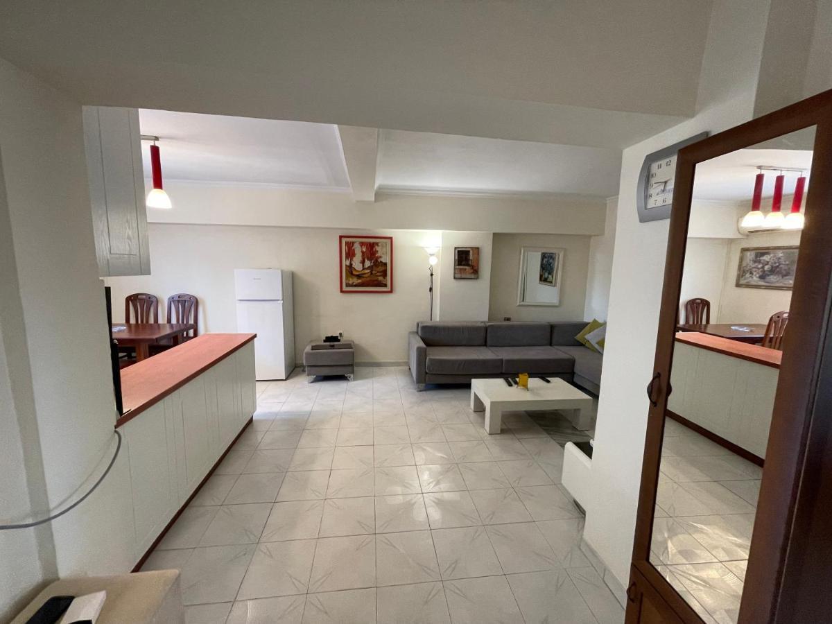 Tirana Flora Center Apartment ภายนอก รูปภาพ